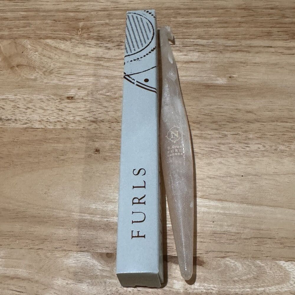 Furls Streamline Swirl Resin Crochet Hook Size N 9.0 mm Cream